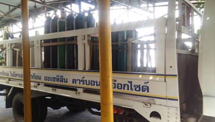 A truck with a yellow pole

Description automatically generated with medium confidence